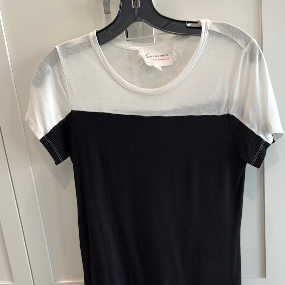 Two by Vince Camuto Black and White Short Sleeve T-Shirt